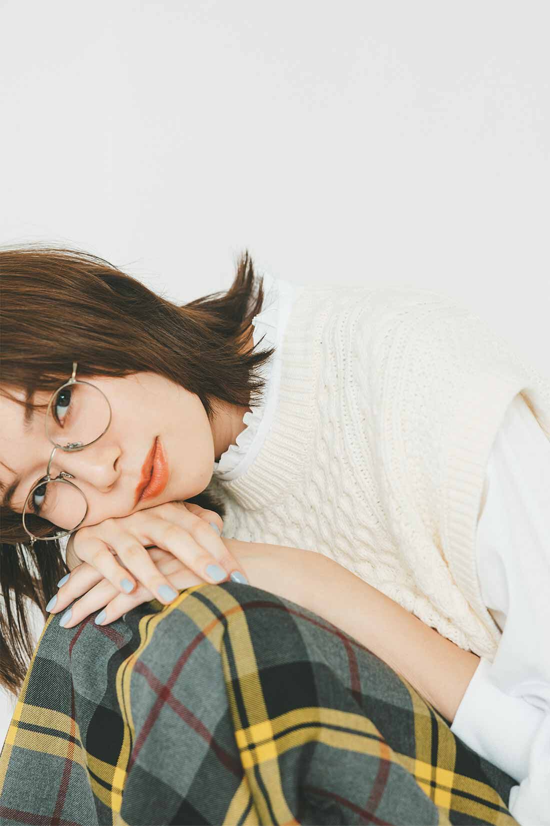 リブ イン コンフォート 人気スタイリスト 石上美津江さんとつくった カットソートップスとニットベストのセット〈ホワイト＆アイボリー〉