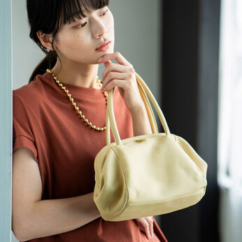 フェリシモギフトショップ | 職人本革テタールバッグ〈メレンゲ色〉