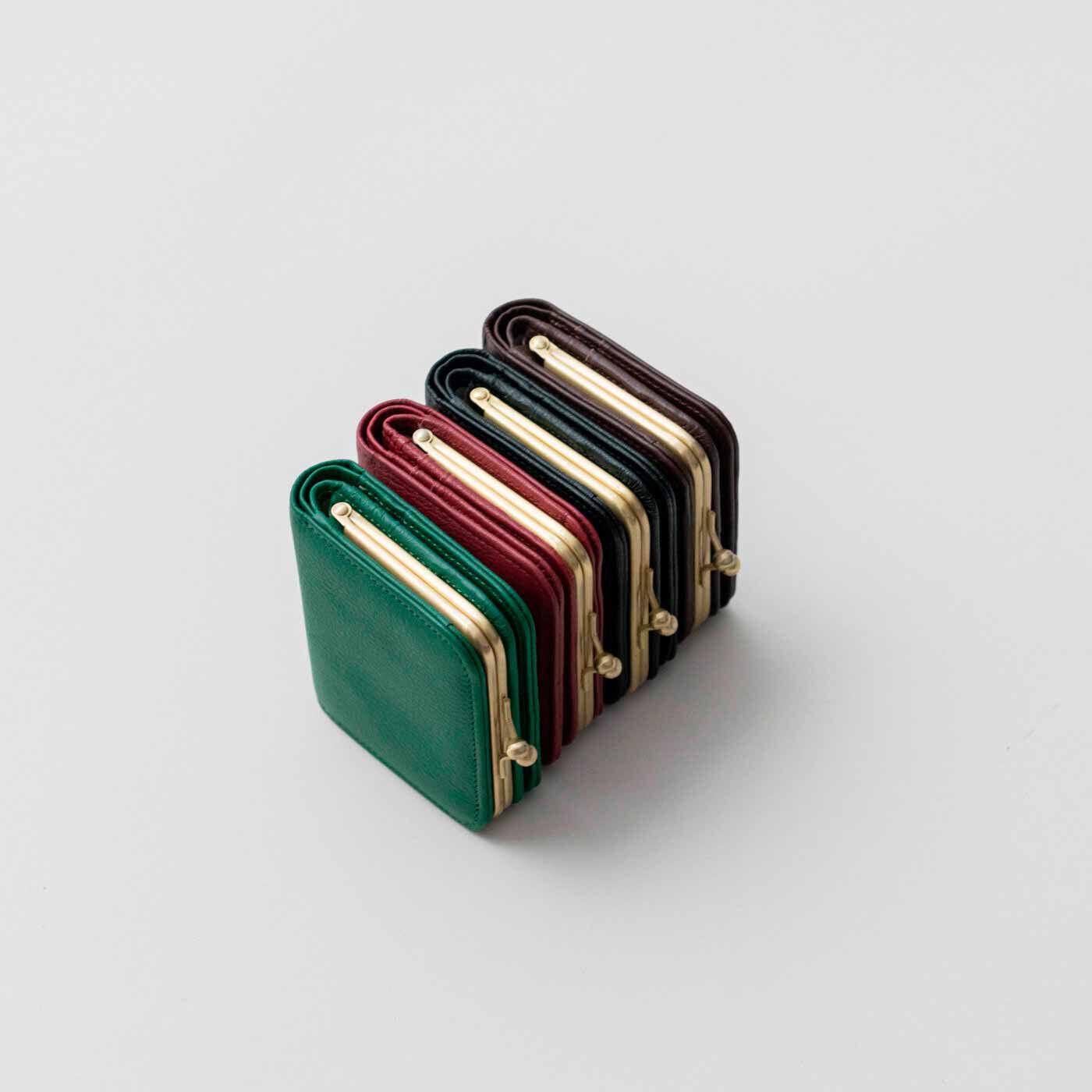 フェリシモギフトショップ|財布作りのプロ集団が作った 職人本革のプチファヴォリウォレット〈バジル色〉|サンドイッチやフィンガースイーツみたいな印象だから、それぞれの色名は、ブラックオリーブ色・ショコラ色・ストロベリー色・バジル色、と食べ物のイメージ。　※お届けするのは〈バジル色〉です。