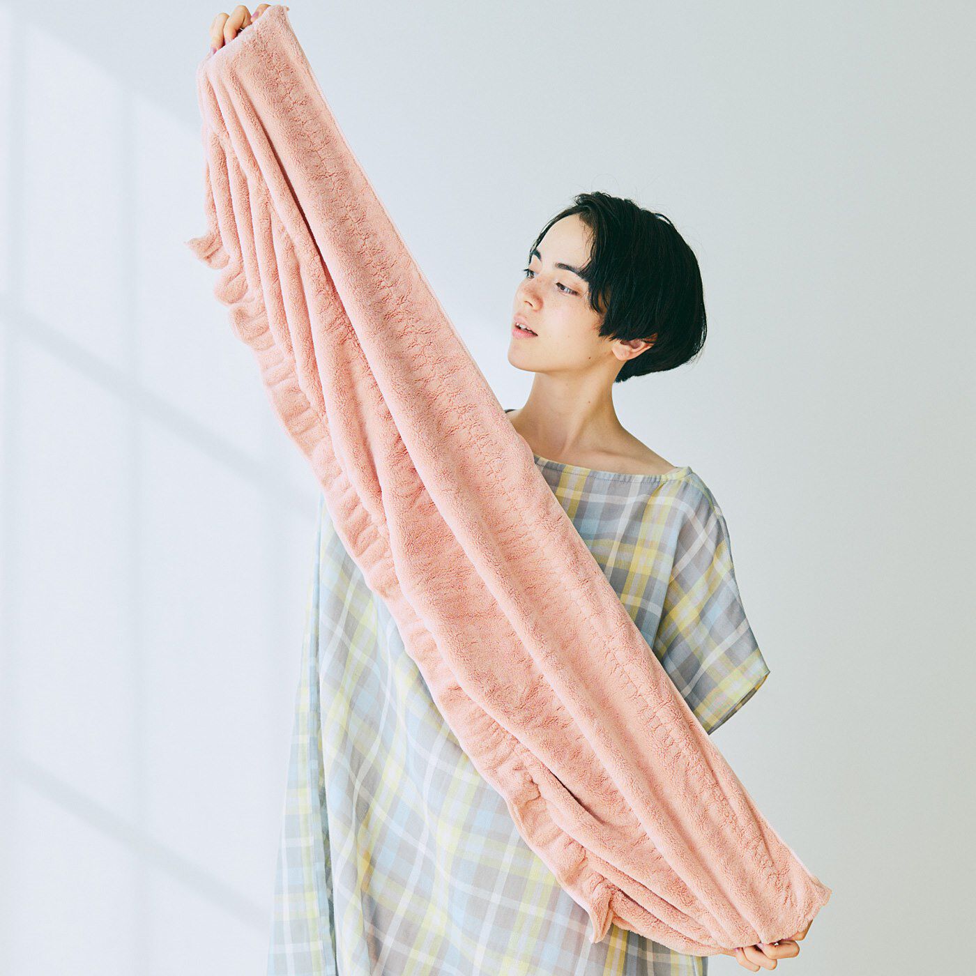 フェリシモギフトショップ|しっかり吸水！ 巻くだけピタッ！　ロングヘアドライタオル〈ピンク〉|ハンドタオルにも便利なロングサイズ。