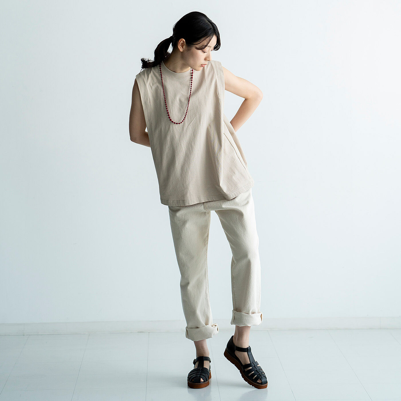 フェリシモギフトショップ|群馬の刺繍工房が作った　誕生石色の刺繍珠ネックレス〈ルビーレッド色・7月生まれ〉[日本製]