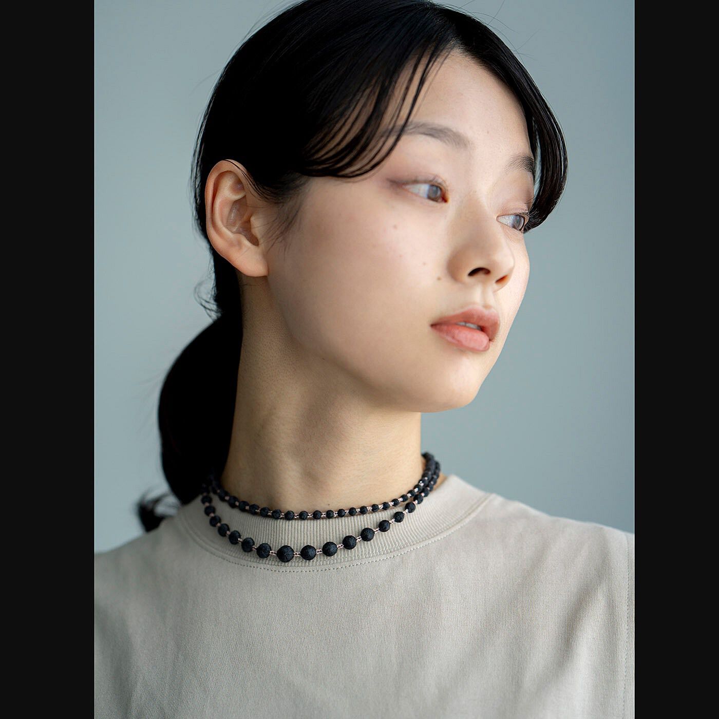 フェリシモギフトショップ|群馬の刺繍工房が作った　誕生石色の刺繍珠ネックレス〈アクアマリンブルー色・3月生まれ〉[日本製]