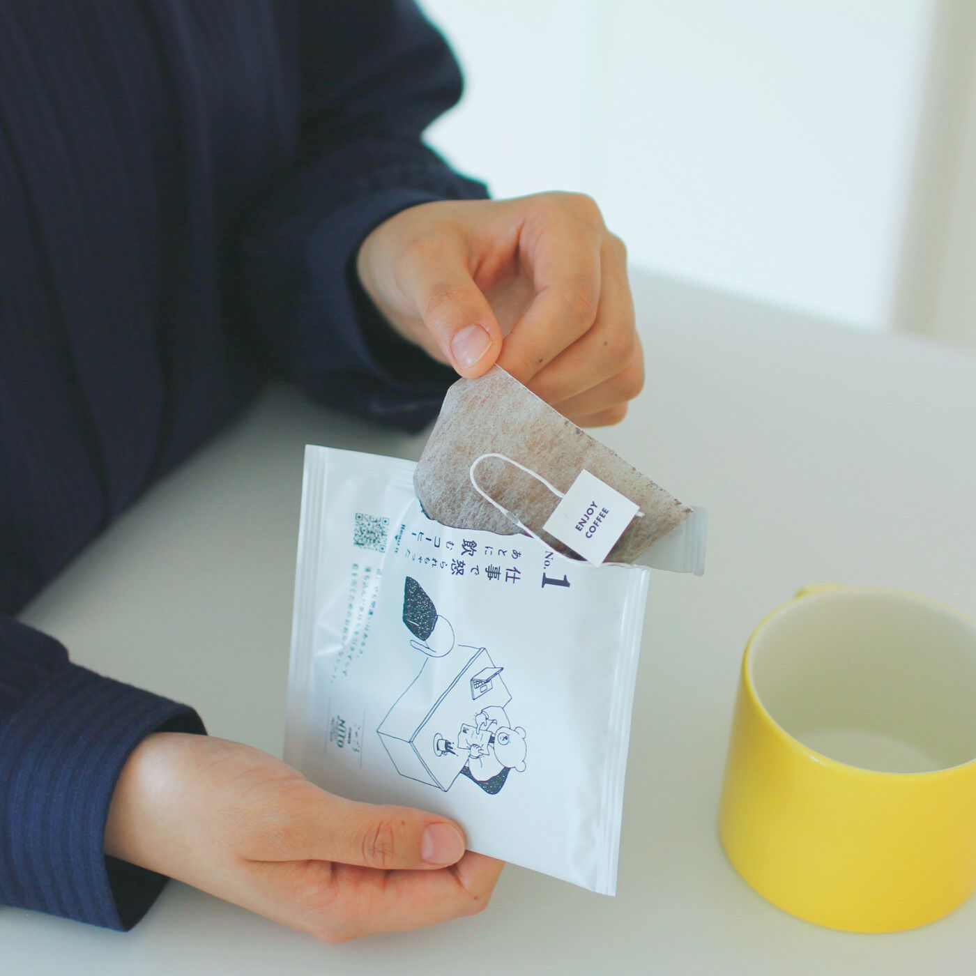 フェリシモギフトショップ|このごろ meets NITO  Coffee ＆ Craft Beer　飲むと心が軽くなる。ディップスタイルコーヒー〈9 cups〉|バッグの形状になっています。