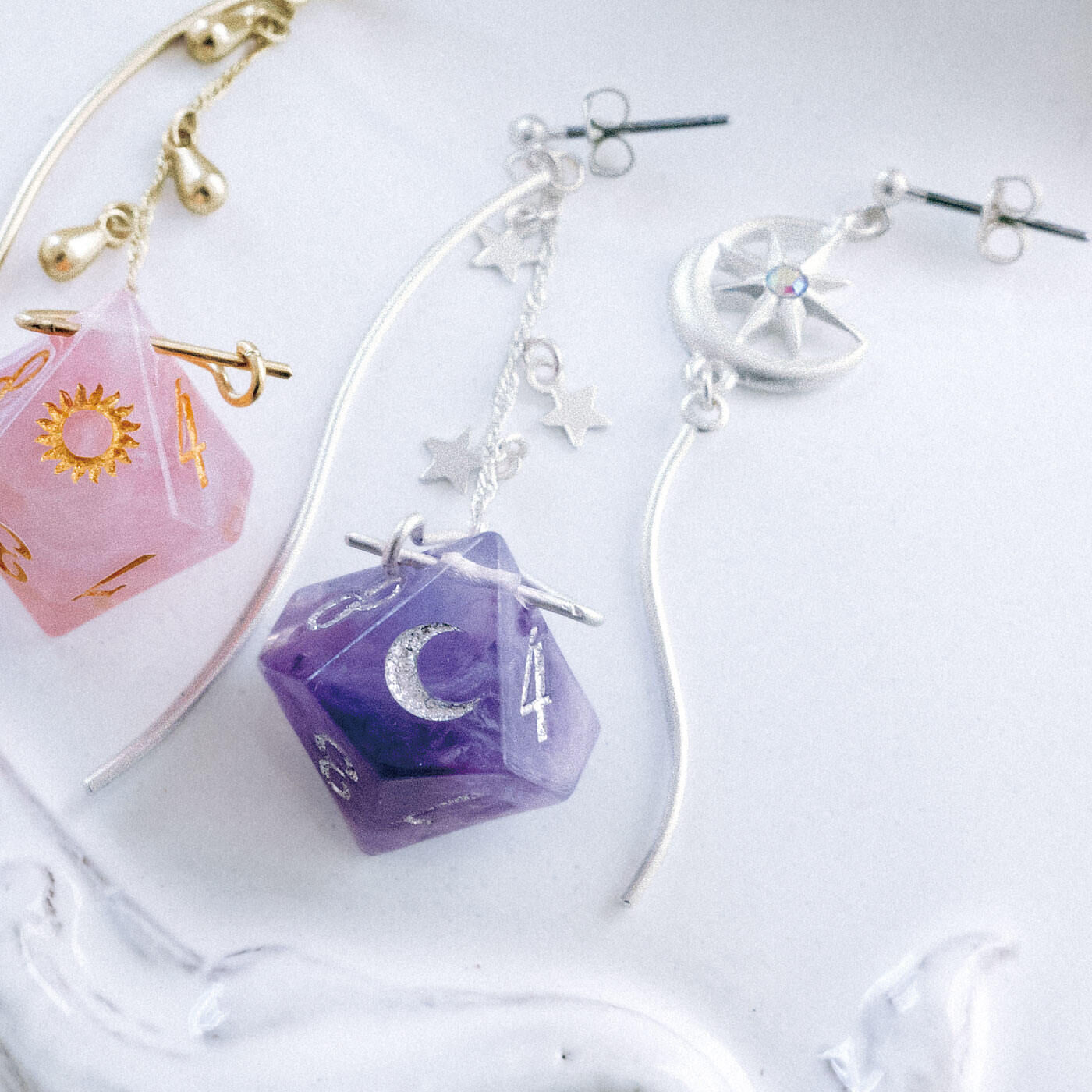フェリシモギフトショップ|魔法部　あなたの選択を後押しする　ダイスイヤアクセ〈silver × violet〉