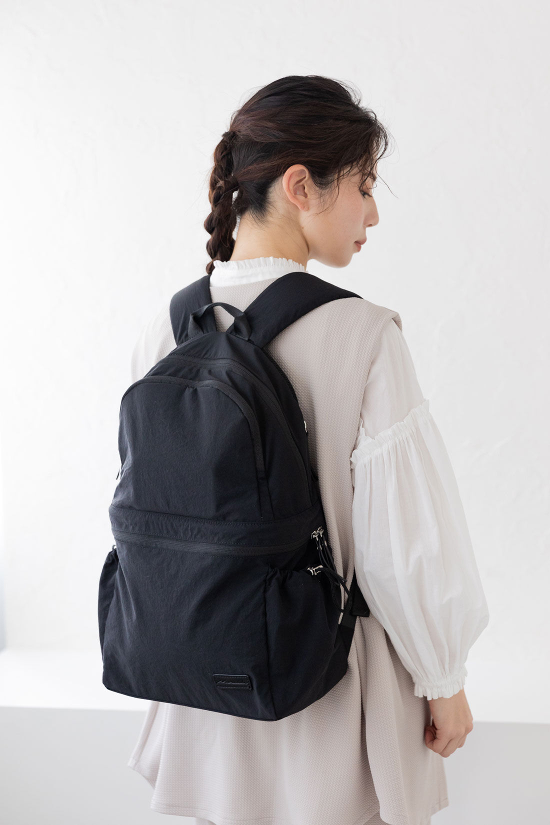 フェリシモギフトショップ|Moredde　二層で荷物が分けられるのが便利なマザーズリュック〈ブラック〉|たっぷり入るのに530gなのがうれしい