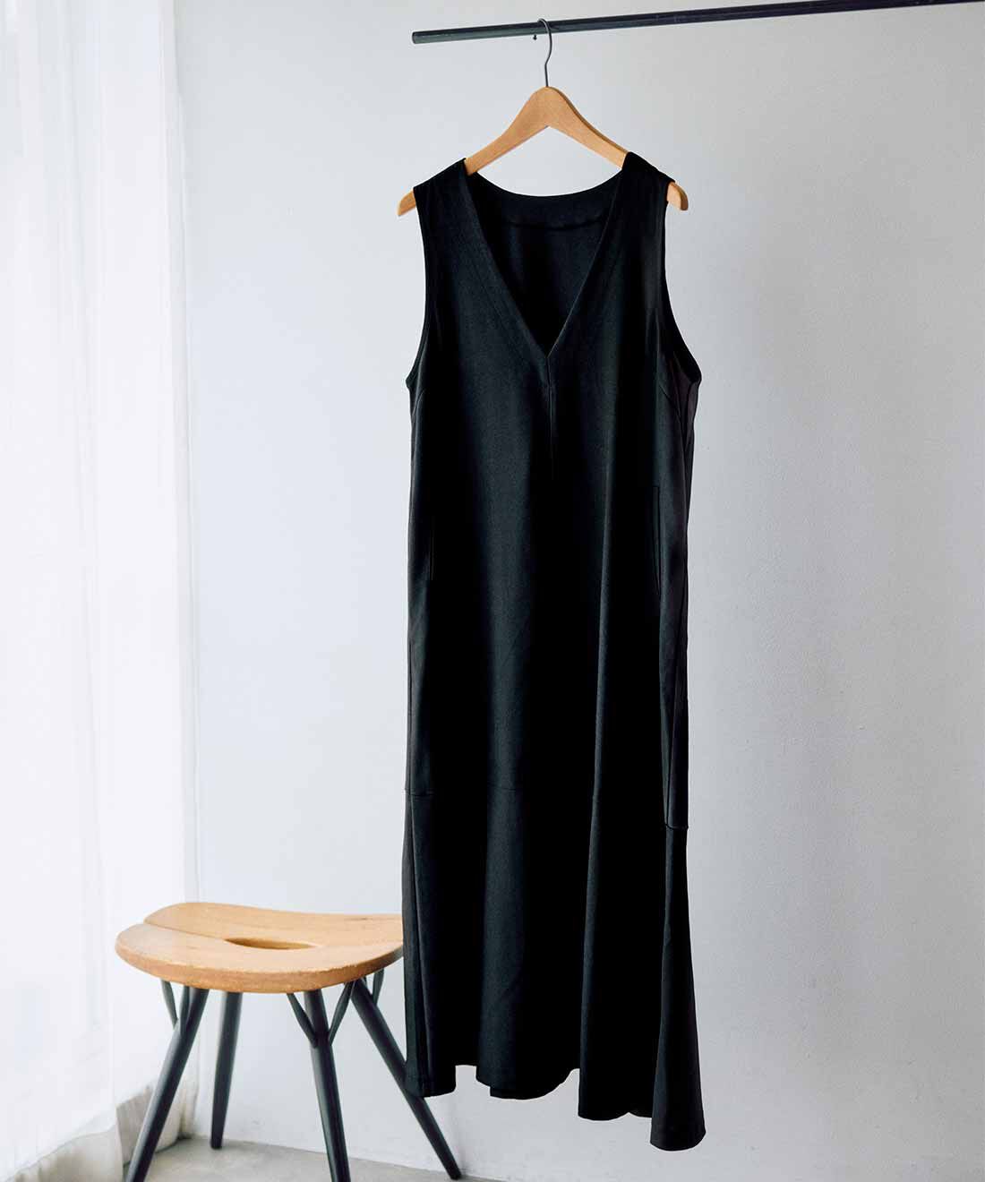 フェリシモギフトショップ|リブ　イン　コンフォート　着心地らくちんで華やかな　ジャンパースカート〈ブラック〉