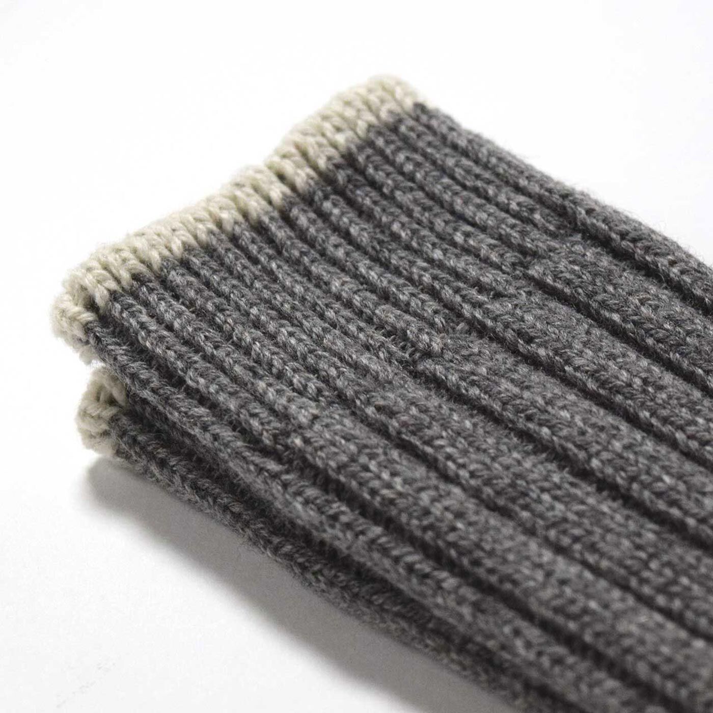 フェリシモギフトショップ|ウール94％　ふかふか＆ぬくぬく　ぜいたくな履き心地！ 厚手の防縮ウールソックス〈Horn〉