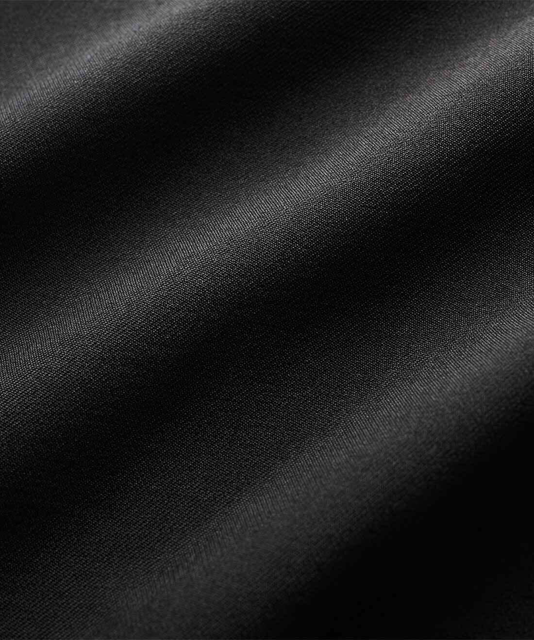 フェリシモギフトショップ|リブ　イン　コンフォート　着心地らくちんで華やかな　ジャンパースカート〈ブラック〉|しわになりにくく、上品なつやのあるツイル素材。長い季節に対応します。