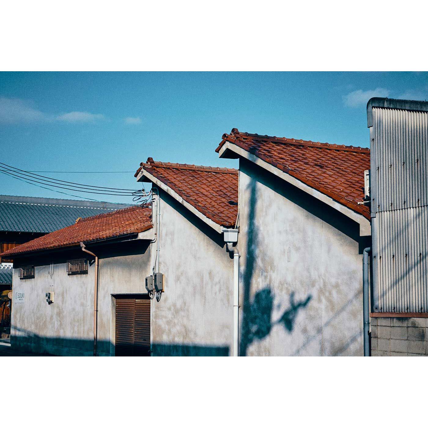 フェリシモギフトショップ|ウール94％　ふかふか＆ぬくぬく　ぜいたくな履き心地！ 厚手の防縮ウールソックス〈Horn〉|【SOUKI】靴下の産地である奈良県の広陵町で1927年に創業した靴下工場。「品質がいいのは当たり前、日々の生活のなかで本当によいと感じる靴下づくりを」という想いを創業当時より貫いています。90年近くにわたり受けつがれてきた老舗ならではの技術と進化を大切にしながら、素材選びから仕上げまで一足一足ていねいに生産しています。「毎日履くものだからこそ上質なものを選べば、愛着を持って長く使えるからイイ。」SOUKIの靴下には、そんなふうに思う多くのファンがいます。フーズノート店主Fuも、そのひとり。ずっと前から【SOUKI】の靴下を愛用しています。特に冬は、ウールソックスが手放せません。ウールソックス未体験の方はぜひぜひ、おためしください。やみつきになりますよ。毎日履くものだからこそ、いいものを。いいものは長く使えるので、結局お得。しかも毎年「さ?て、そろそろウールソックスの季節だな」と履くのが楽しみに。愛着がわく靴下って、ちょっといい。