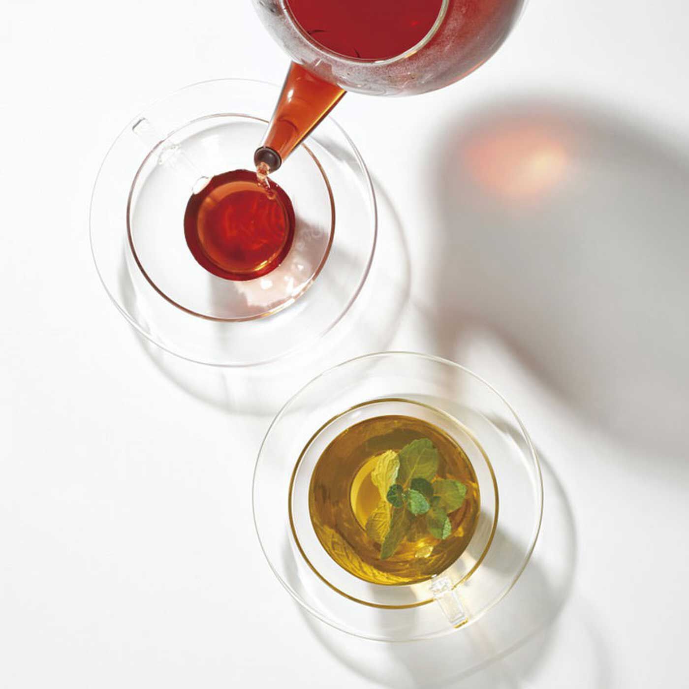 フェリシモギフトショップ|リラックスのひとときを彩る　フォルムが美しい耐熱ガラスのカップ＆ソーサー|飲み物の色も楽しめる