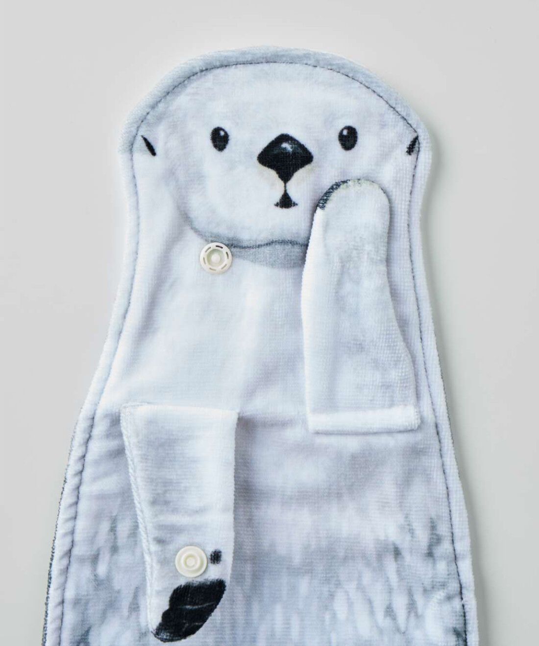 フェリシモギフトショップ|YOU＋MORE!　おなかをなでなで　ラッコのぶらーんタオル〈メイちゃん〉|手の内側のスナップボタンで簡単に取り付けOK。