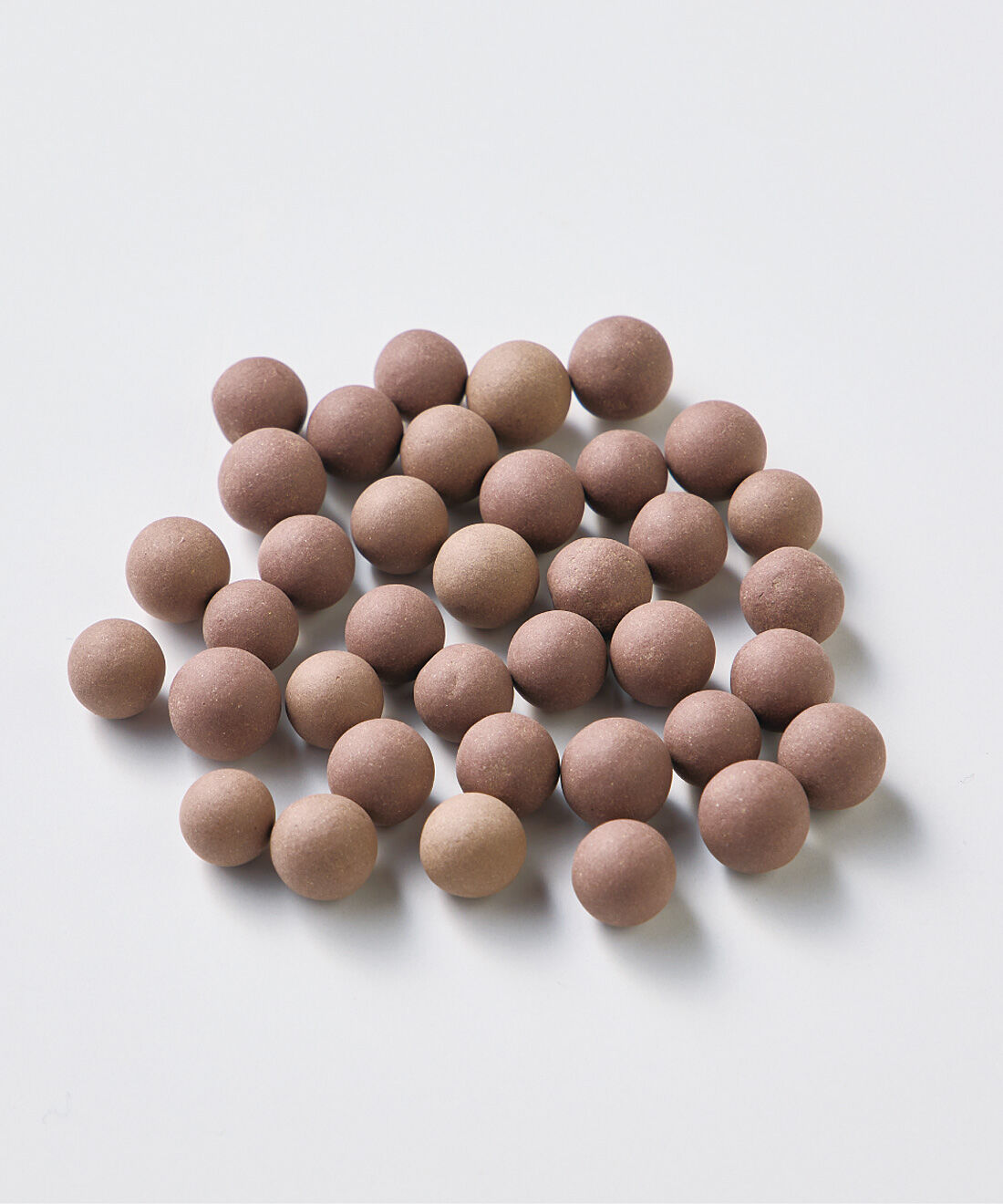 フェリシモギフトショップ|レンジで簡単！　セラミックボールでおいしく作れる　ほくほく焼きいもポット|電子レンジのマイクロ波で発熱し、遠赤外線効果を発揮するセラミックボール。