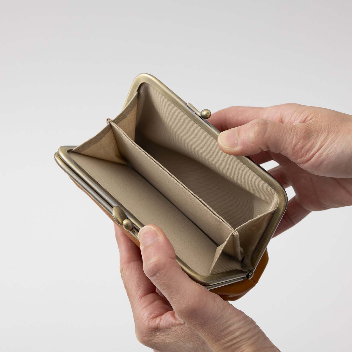 フェリシモギフトショップ|財布作りのプロ集団が作った 職人本革のボヌールウォレット〈キャメル〉 [本革 財布：日本製]
