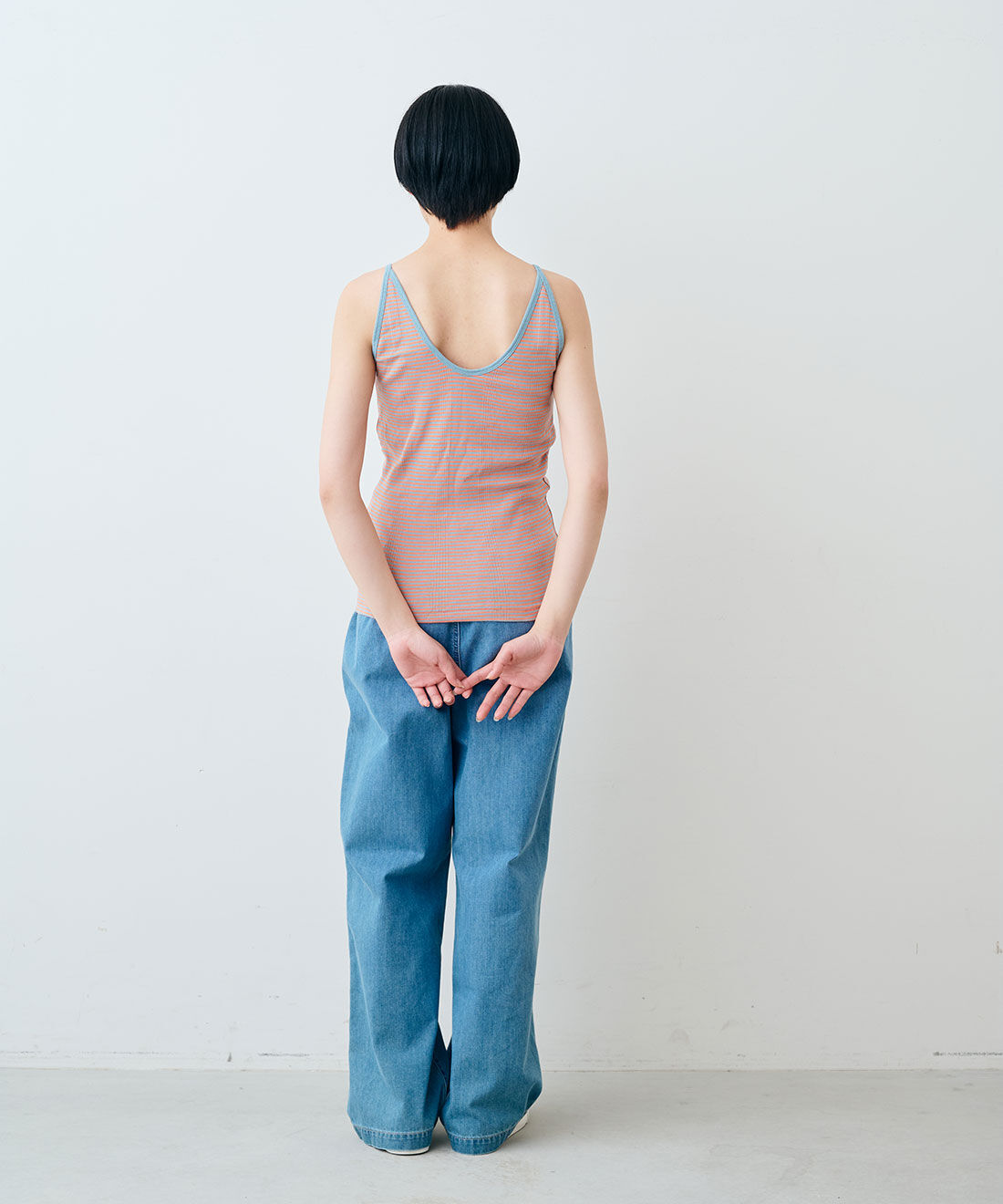 フェリシモギフトショップ|【WEB限定】miller リブボーダーカップ付きキャミタンク〈サーモンピンク×サックス〉【シロップ．バスケット】|モデル身長:163cm