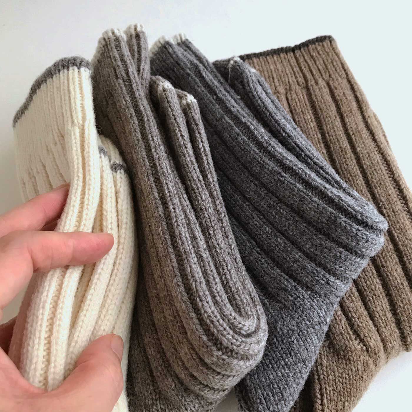 フェリシモギフトショップ|ウール94％　ふかふか＆ぬくぬく　ぜいたくな履き心地！ 厚手の防縮ウールソックス〈Horn〉|厚手で、ふっかふか＆ぬっくぬく。まるでセーターみたい。手洗いできます。