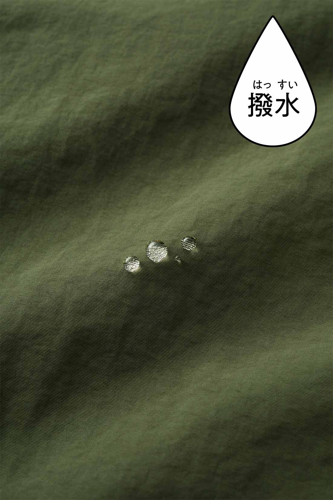 フェリシモギフトショップ|リブ イン コンフォート はまじとコラボ 撥水（はっすい）なのにムレにくい！ こだわりワークパンツ〈カーキ〉|撥水性があり多少の雨濡れも平気。薄くて軽く、張りのある素材。
