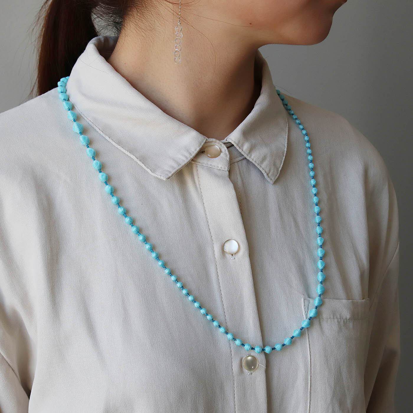 フェリシモギフトショップ|群馬の刺繍工房が作った　誕生石色の刺繍珠ネックレス〈アクアマリンブルー色・3月生まれ〉[日本製]