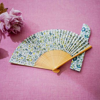 フェリシモギフトショップ | たおやかに涼を納る宝相華が舞う京の紙扇子