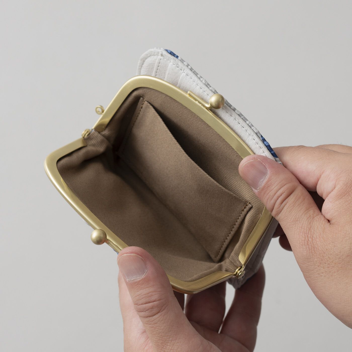 フェリシモギフトショップ|財布作りのプロ集団が作った　京都革友禅のがま口付き財布