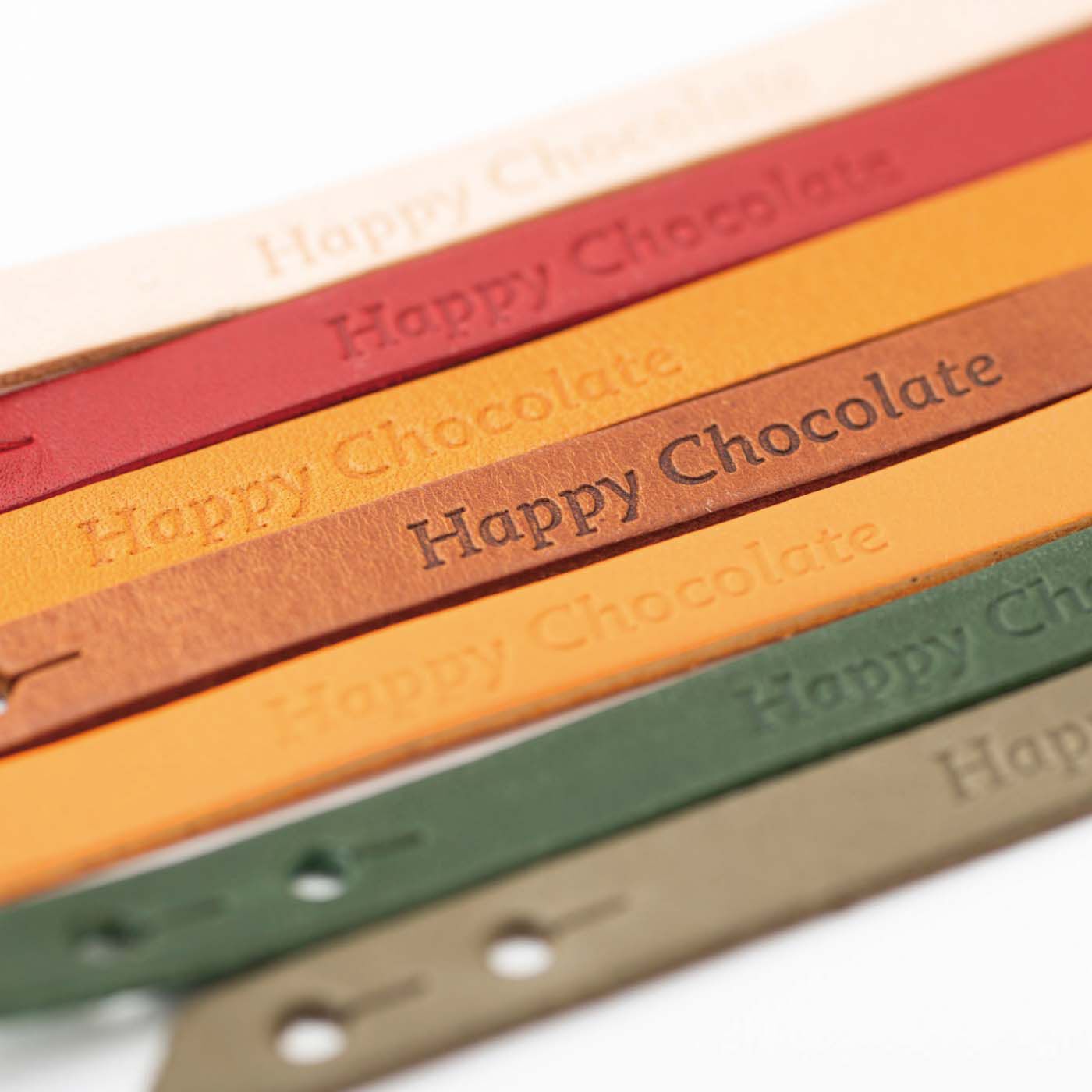 フェリシモギフトショップ|幸福のチョコレート チョコの未来をみんなで応援する カカオ色の本革ブレスレット|“Happy Chocolate”の刻印入り