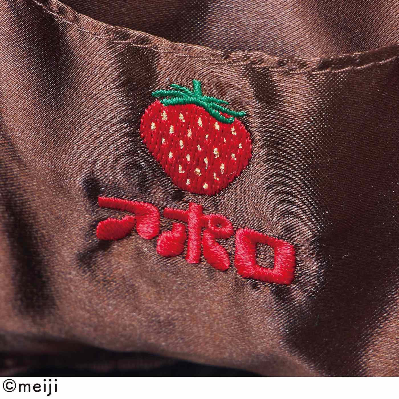 フェリシモギフトショップ|YOU＋MORE!　大人もときめくビッグなアポロのきんちゃくバッグ|内ポケットにはアポロロゴといちごのワンポイント刺しゅう入り。