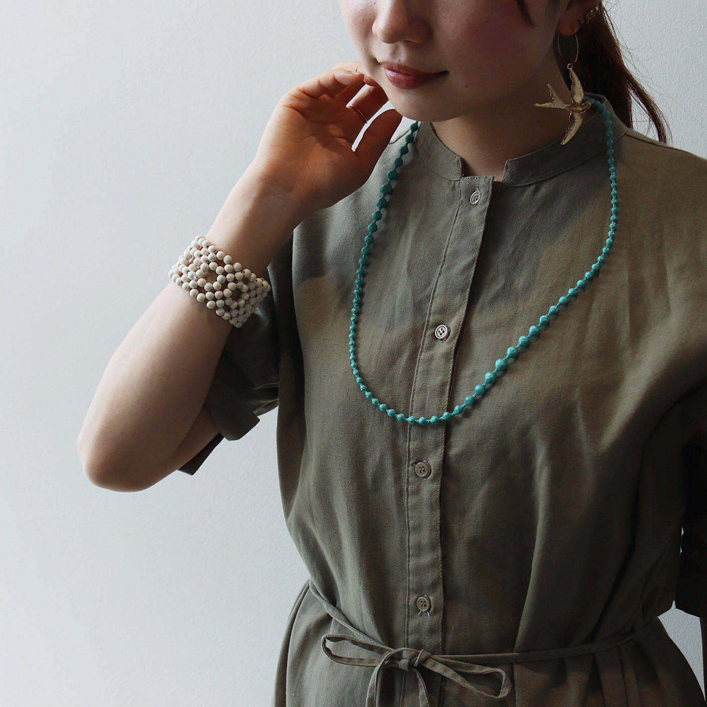 フェリシモギフトショップ|群馬の刺繍工房が作った　誕生石色の刺繍珠ネックレス〈エメラルドグリーン色・5月生まれ〉[日本製]