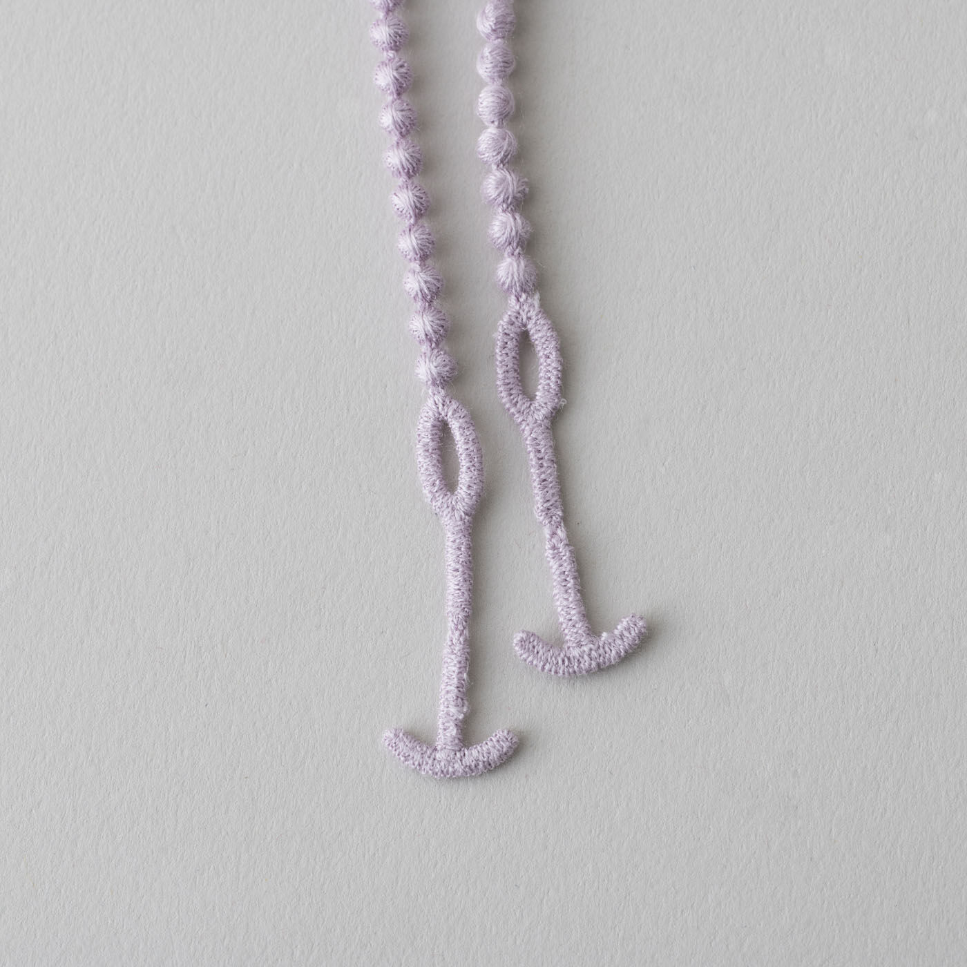 フェリシモギフトショップ|群馬の刺繍工房が作った 糸の宝石のシルクマスクコードネックレス〈ラベンダー〉[日本製]