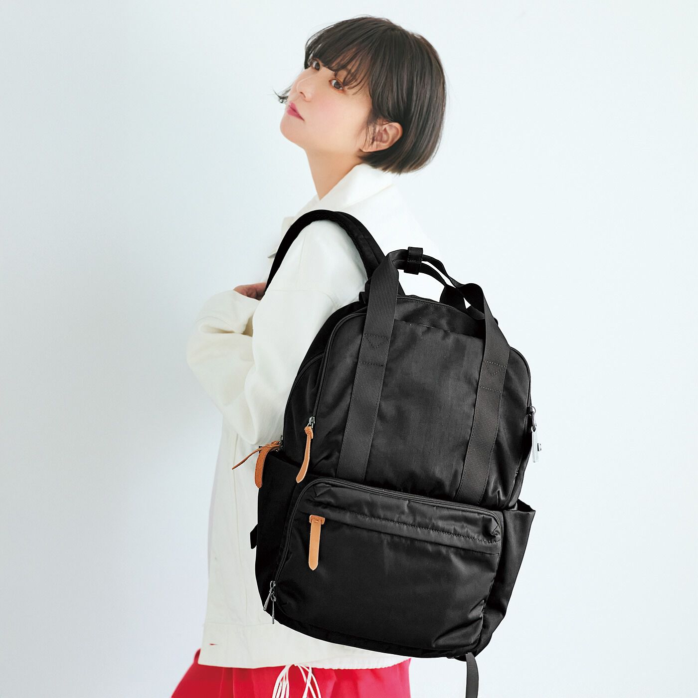 フェリシモギフトショップ|田中美保さん×ラミプリュス　仕分けたい荷物がスイスイ！　ワンフロアにもなる２階建てリュック〈ブラック〉
