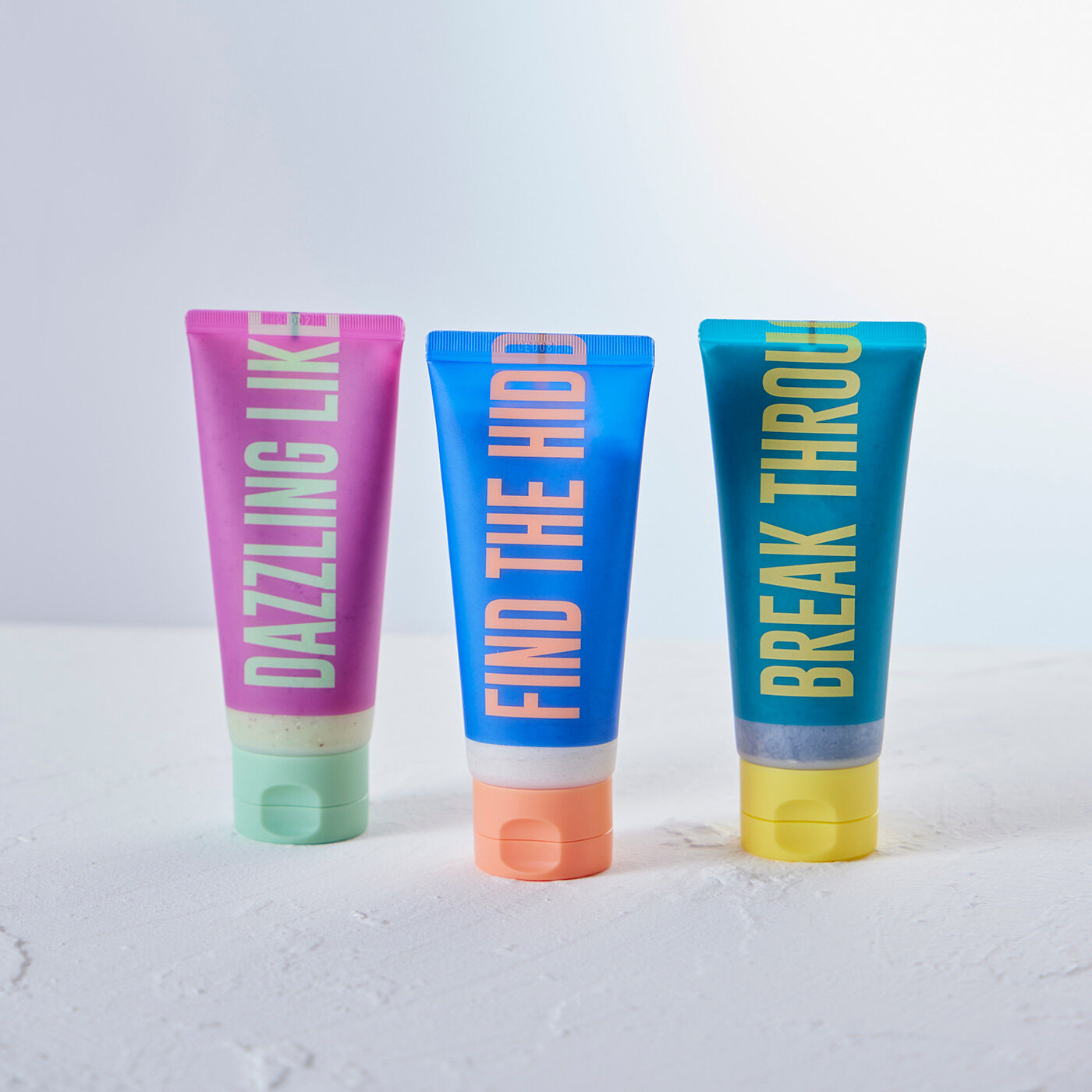 フェリシモギフトショップ|ＤｅａｒＤｏｅｒ　ボディースクラブ300ｍｌ〈チャコール〉|手軽に始めやすいミニサイズでスクラブ初心者さんにもおすすめ。