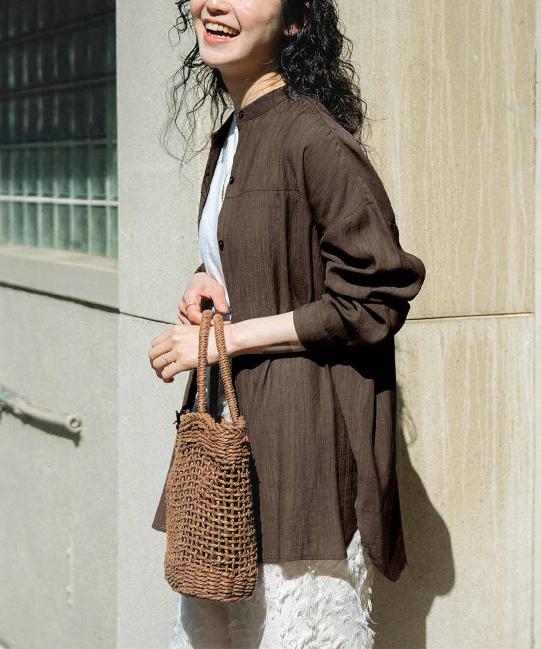 フェリシモギフトショップ|リブ　イン　コンフォート　莉子さんとつくった　季節を問わずに使える　シアーシャツ〈チャコールブラウン〉