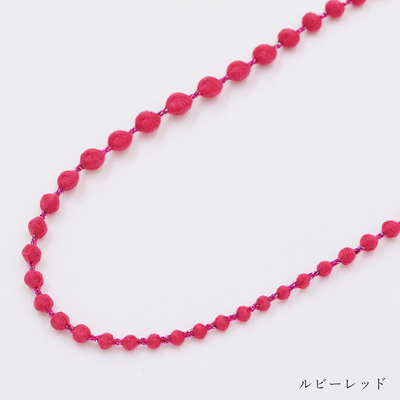 フェリシモギフトショップ|群馬の刺繍工房が作った　誕生石色の刺繍珠ネックレス〈ルビーレッド色・7月生まれ〉[日本製]