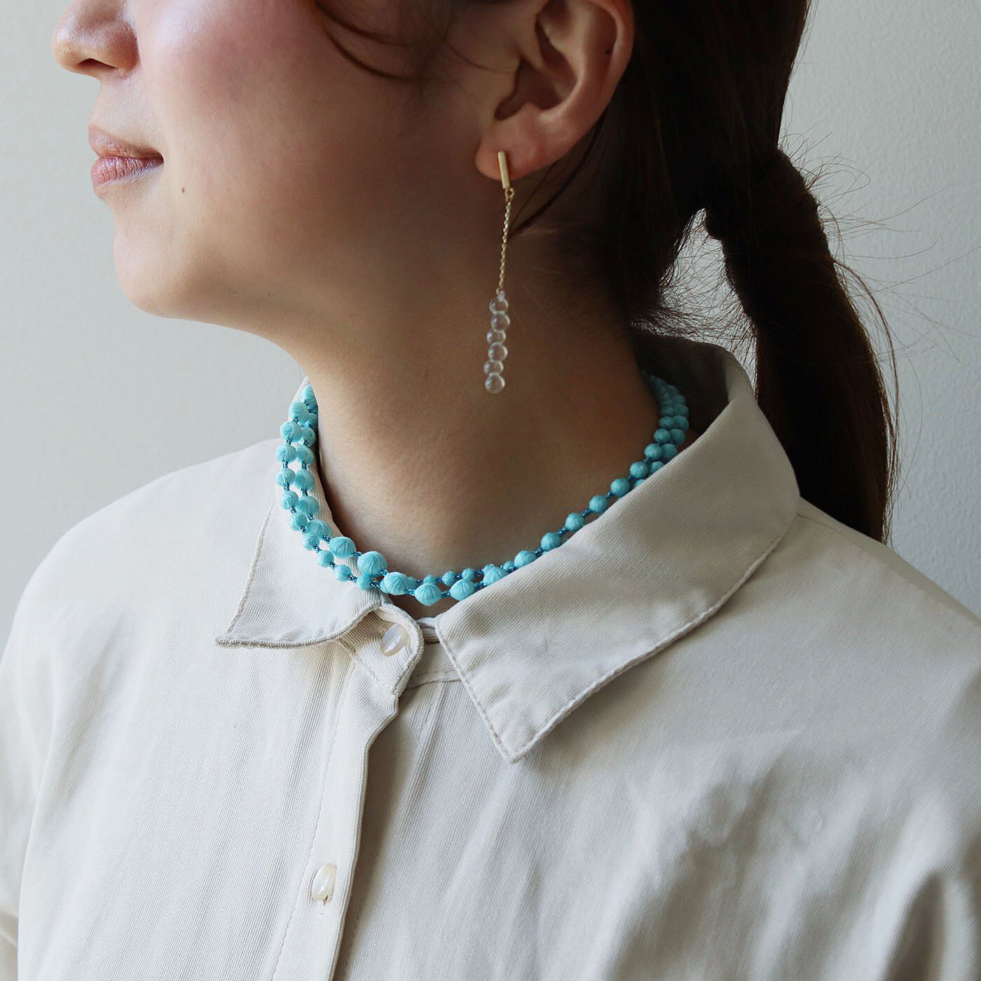 フェリシモギフトショップ|群馬の刺繍工房が作った　誕生石色の刺繍珠ネックレス〈アクアマリンブルー色・3月生まれ〉[日本製]