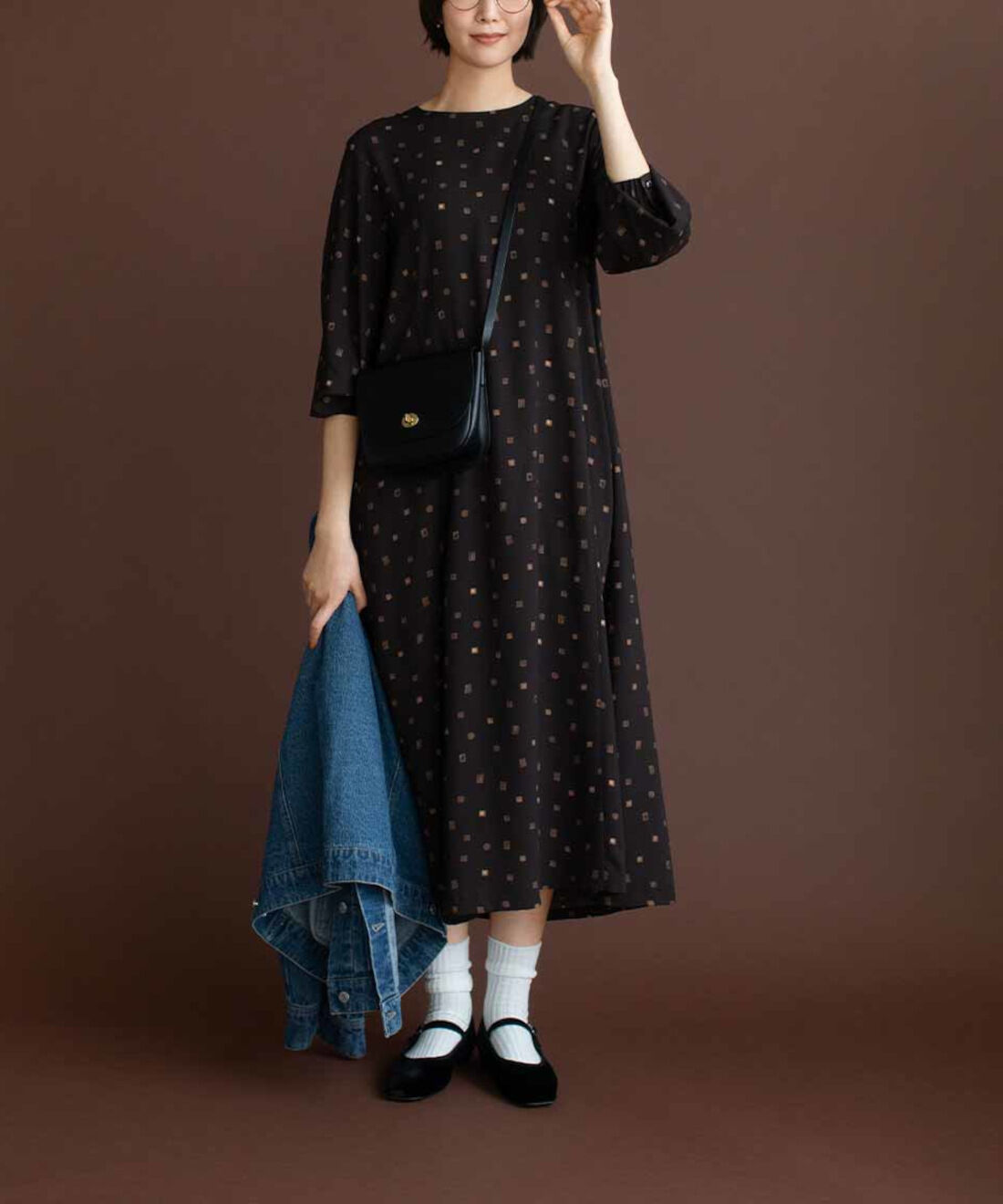 フェリシモギフトショップ|リブ　イン　コンフォート　チョコレートバイヤーみりとコラボ　甘美な誘惑をまとう　ボンボンショコラ柄の帯電防止Ａラインワンピース〈チョコレートブラウン〉