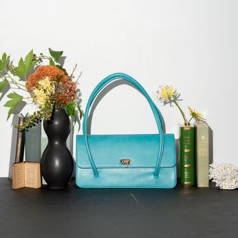 フェリシモギフトショップ | 職人本革のファシナンバッグ〈ターコイズグリーン〉