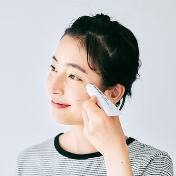 フェリシモギフトショップ | ローラー付き薬用美容液シワクルン