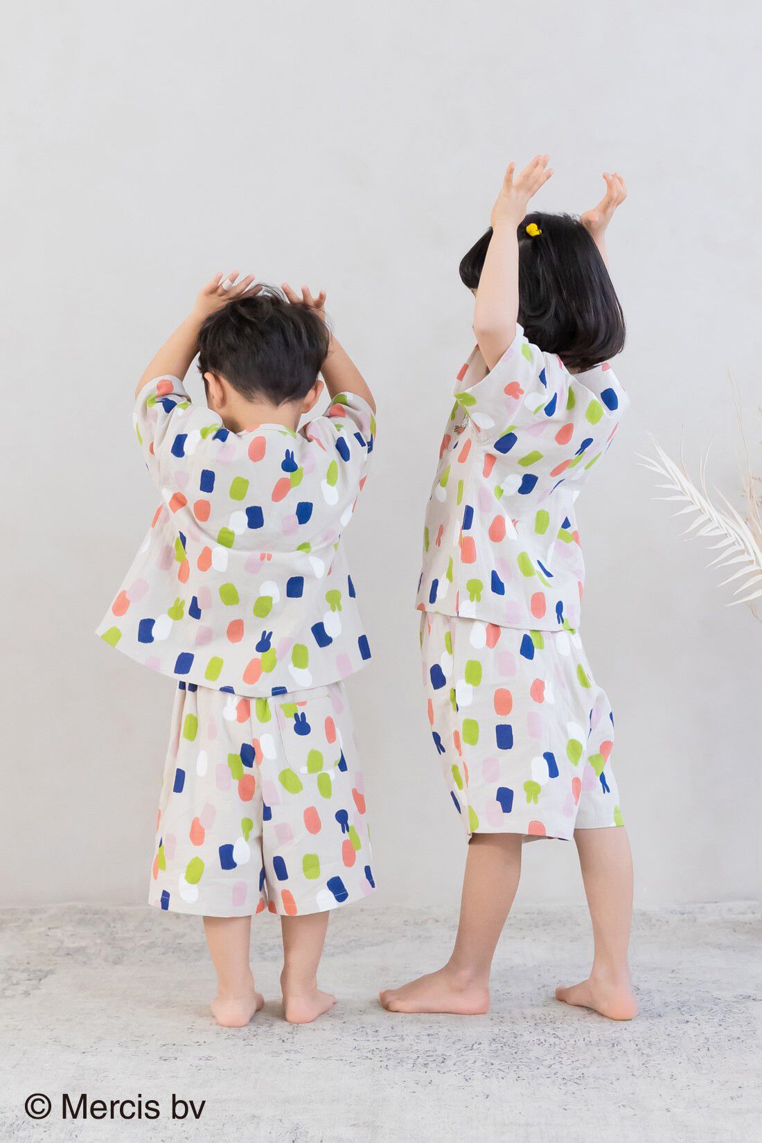 フェリシモギフトショップ|リブ イン コンフォート　水彩画タッチのミッフィーがかわいいふわふわダブルガーゼのペイント柄キッズセットアップ