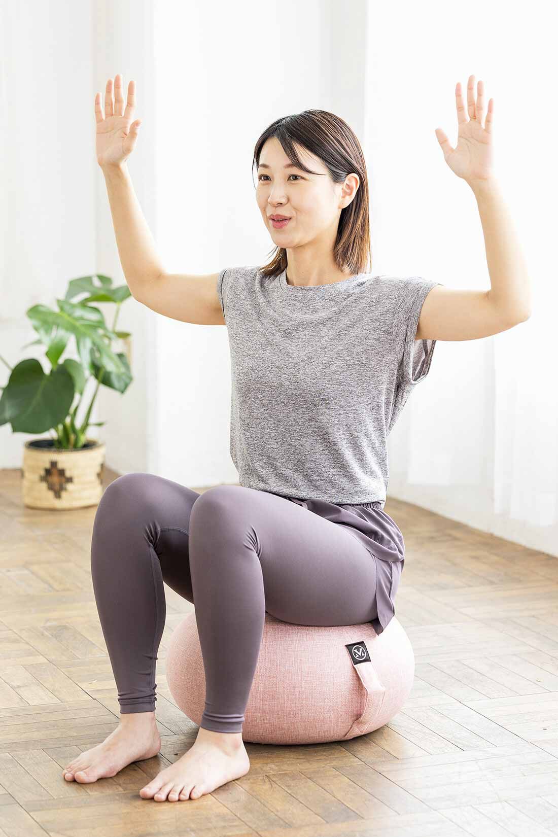 フェリシモギフトショップ|いすとして使える 座って簡単エクササイズ オーバルクッション|座りながら、簡単エクササイズができますよ