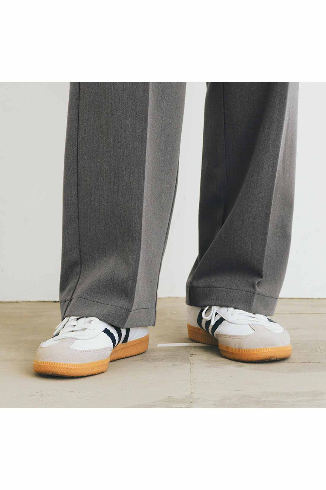 リブ イン コンフォート オンでもオフでも週7活躍！ きれいだねパンツ〈ワイドストレート〉〈グレー〉|脚がまっすぐ見えるから「きれい」。身長を気にせずはける、おしゃれなフルレングス。