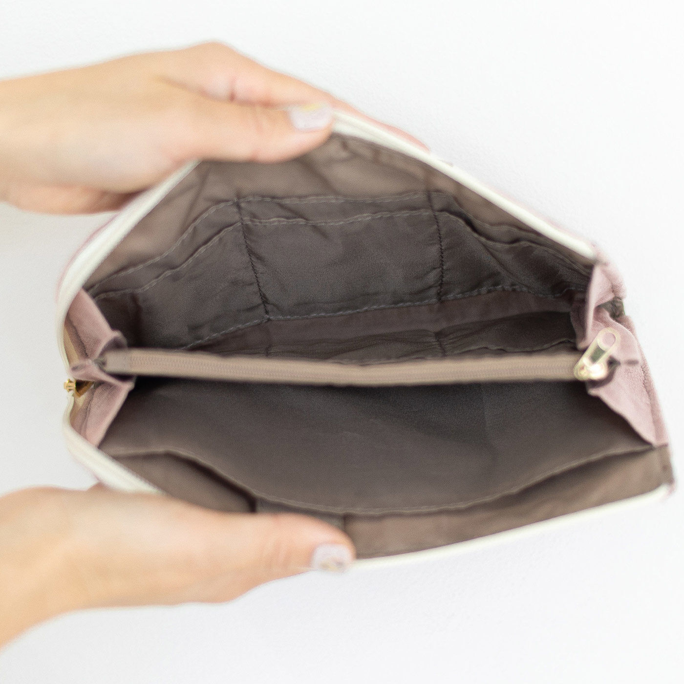 フェリシモギフトショップ|Moredde　ジャバラポケットで仕分け上手　軽くてスリムな母子手帳ケース〈ピンク〉