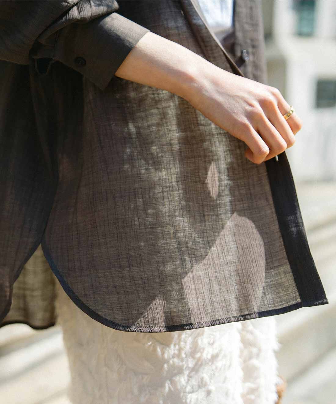 フェリシモギフトショップ|リブ　イン　コンフォート　莉子さんとつくった　季節を問わずに使える　シアーシャツ〈チャコールブラウン〉