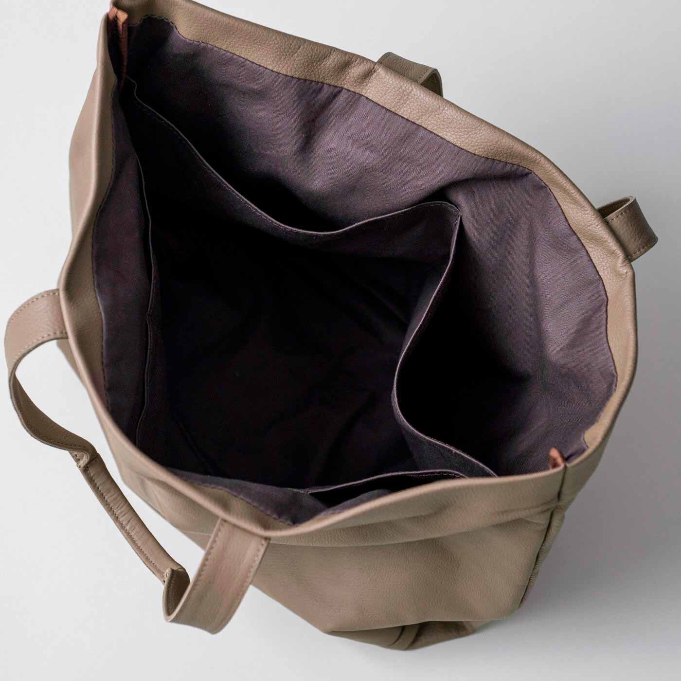 フェリシモギフトショップ|福岡の鞄作家と作った　　職人本革のホエールトートバッグ〈グレージュ〉|内ポケットは5つ。大きな鞄の中でも、小物が迷子になりません。