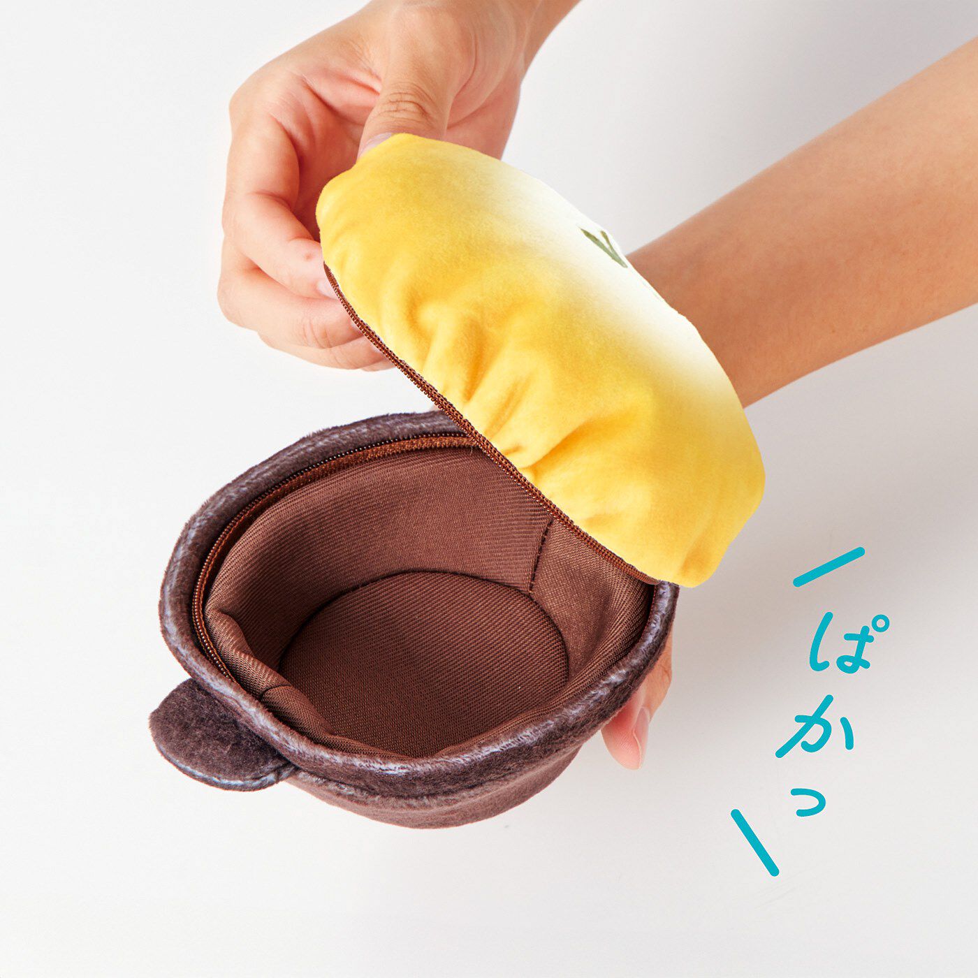 フェリシモギフトショップ|ミュージアム部　江戸時代の魅惑のお料理「たまごふわふわ」を愛でるポーチ|ファスナー付きでぐるりと開閉できます。