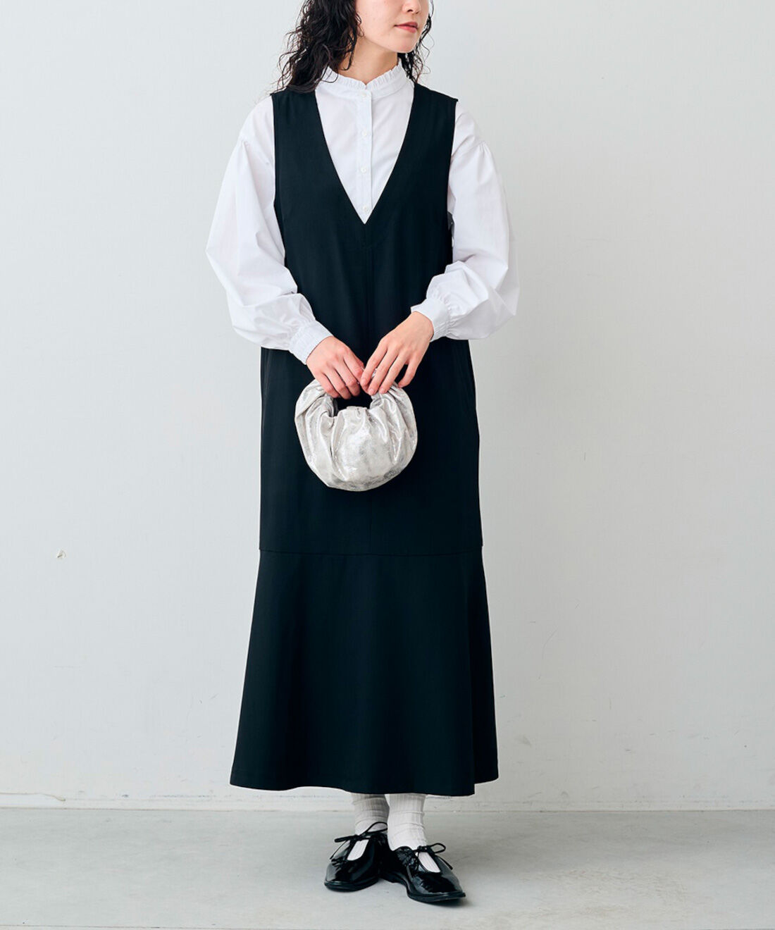 フェリシモギフトショップ|リブ　イン　コンフォート　着心地らくちんで華やかな　ジャンパースカート〈ブラック〉|モデル身長：163cm　着用サイズ：MT