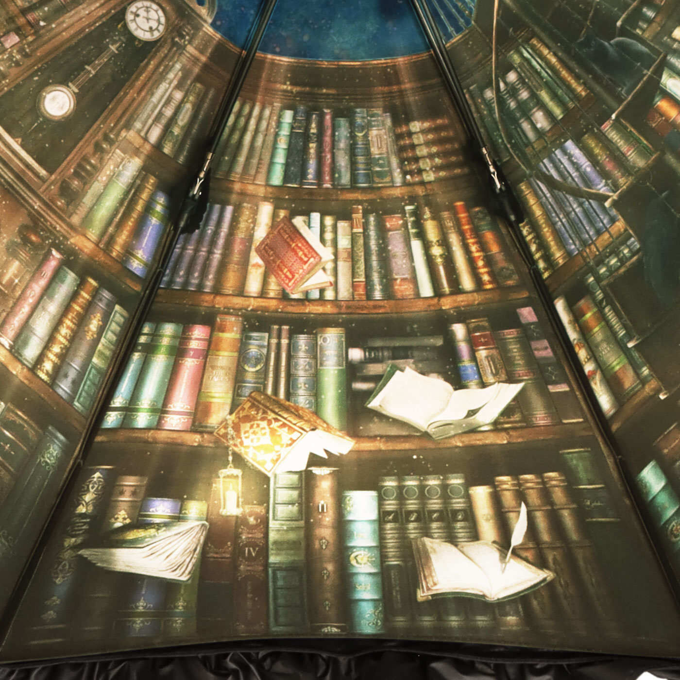 フェリシモギフトショップ|【大物配送】魔法部×Apleberute　魔法使いの秘密の書斎　晴雨兼用日傘