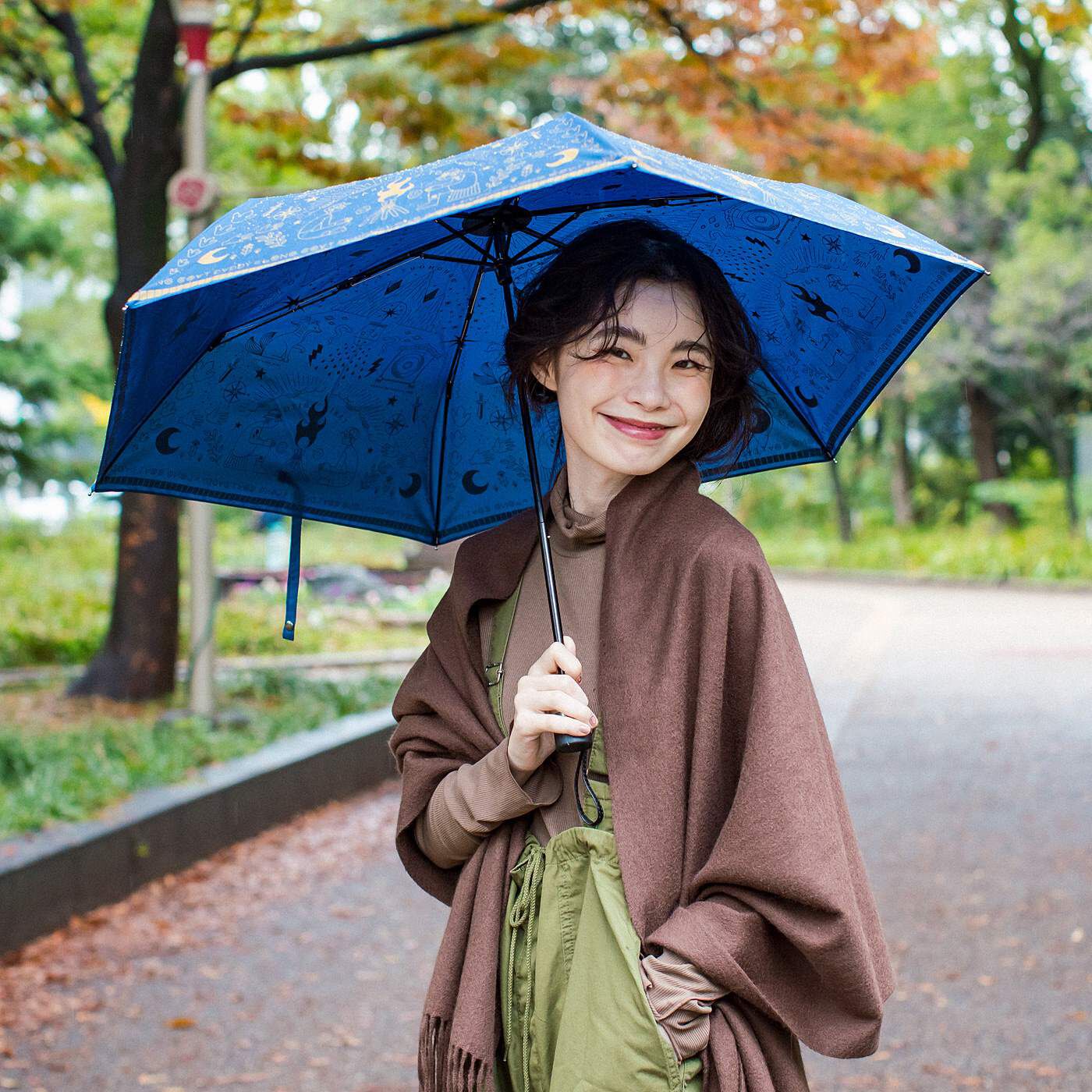 フェリシモギフトショップ|よしもとコラボ　ロングコートダディ 収納もらくちん 旅人気分の晴雨兼用折りたたみ傘|雨の日も、晴れの日も。晴雨兼用で使えます。