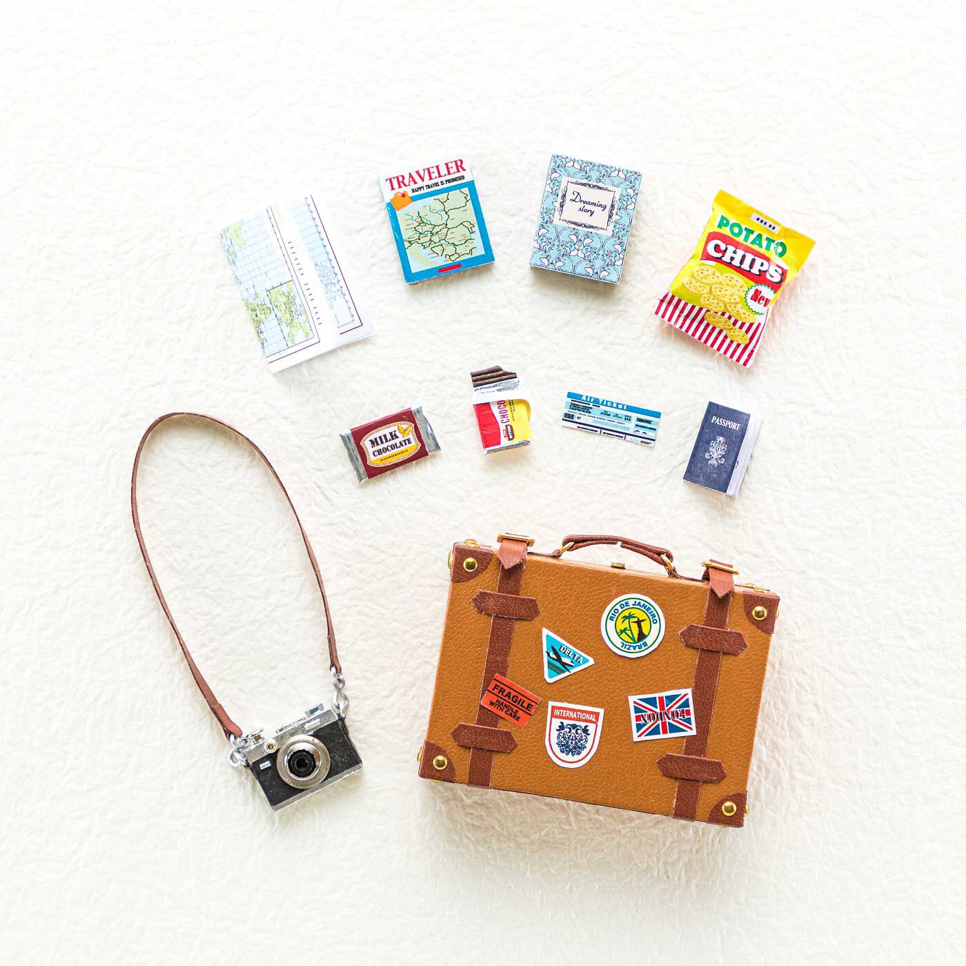 フェリシモギフトショップ|ドール用レトロなトランクと旅小物のキット|こちらのキットのできあがり作品例です。