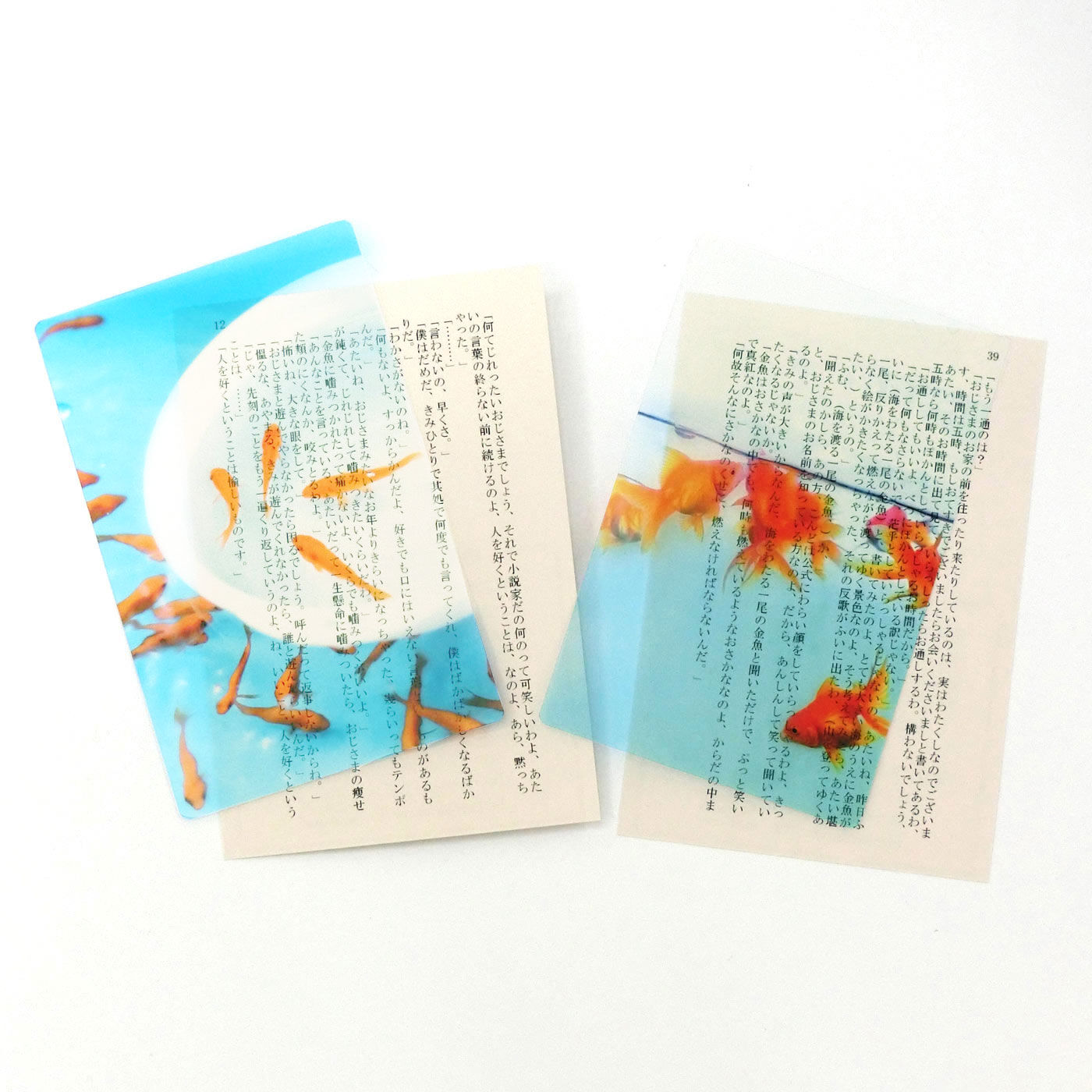 フェリシモギフトショップ|［Fu’s Note］本の中を金魚が泳ぐ！？　金魚の透明しおりセット〈金魚すくい＆琉金〉|文庫本サイズの素敵な台紙にセットしてお届けします。