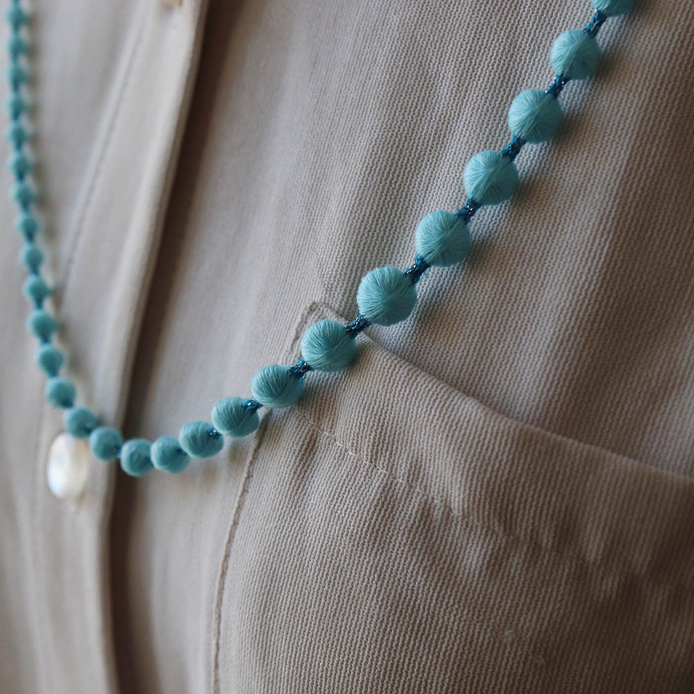 フェリシモギフトショップ|群馬の刺繍工房が作った　誕生石色の刺繍珠ネックレス〈アクアマリンブルー色・3月生まれ〉[日本製]