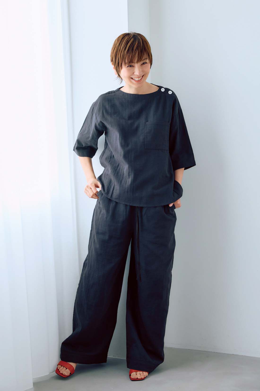 フェリシモギフトショップ|大人の女史会×frauglatt　ほどよい抜け感で自信をまとう 華奢（きゃしゃ）見えダブルガーゼトップス〈モダンブラック〉