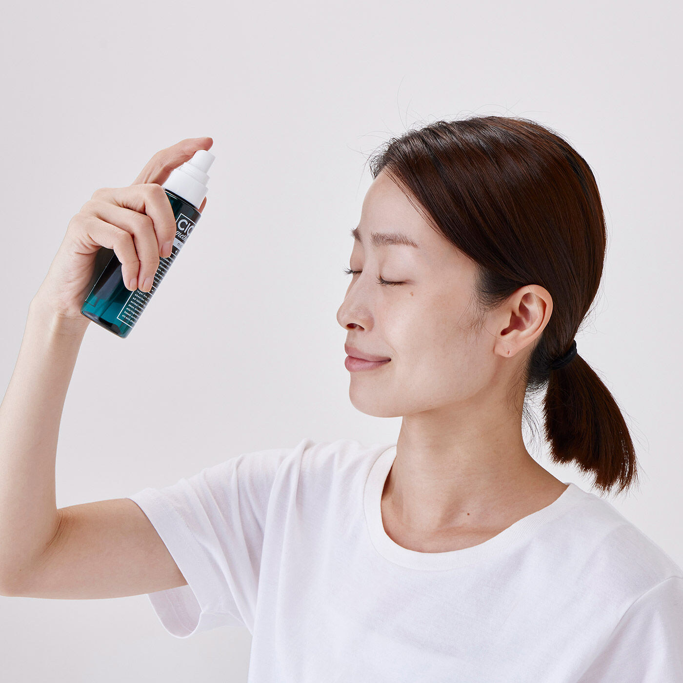 フェリシモギフトショップ|CICA method　ミスト|顔から30cm程度離して、適量を均一にふきかけてください。